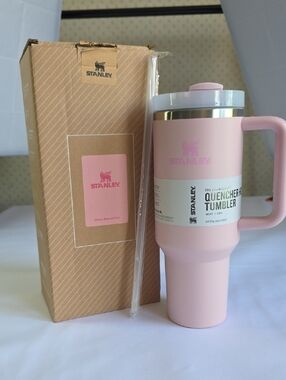 Stanley Quencher H2.0 40oz Light Pink Tumbler NWT Handle And Straw
